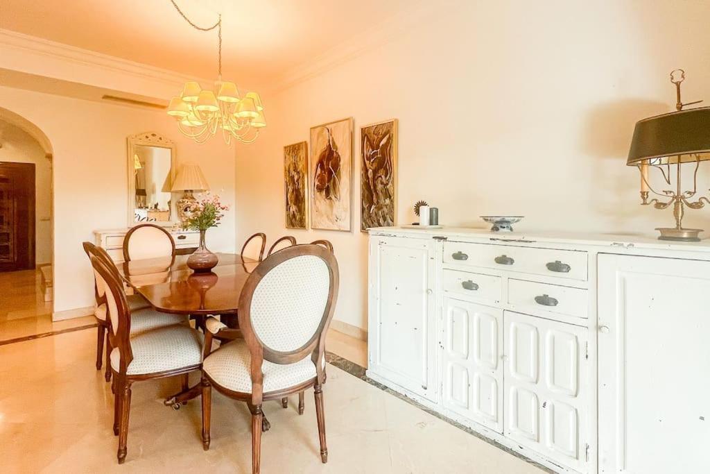 Oleholidays Adosado Alzambra Vasari Puerto Banus Holiday home *