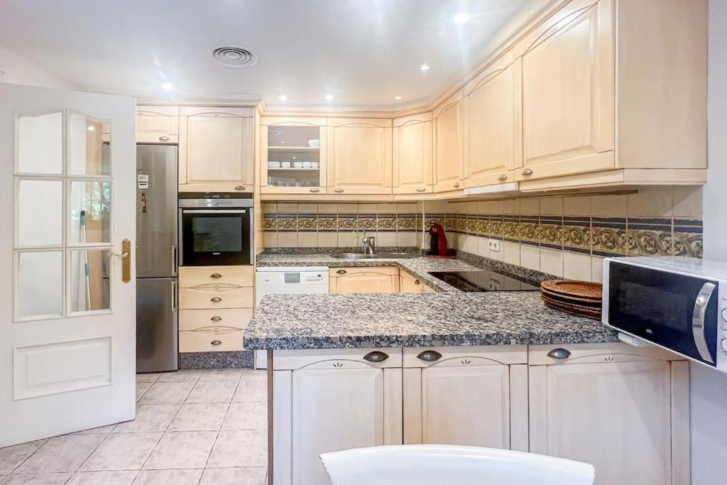 Oleholidays Adosado Alzambra Vasari Puerto Banus Holiday home *