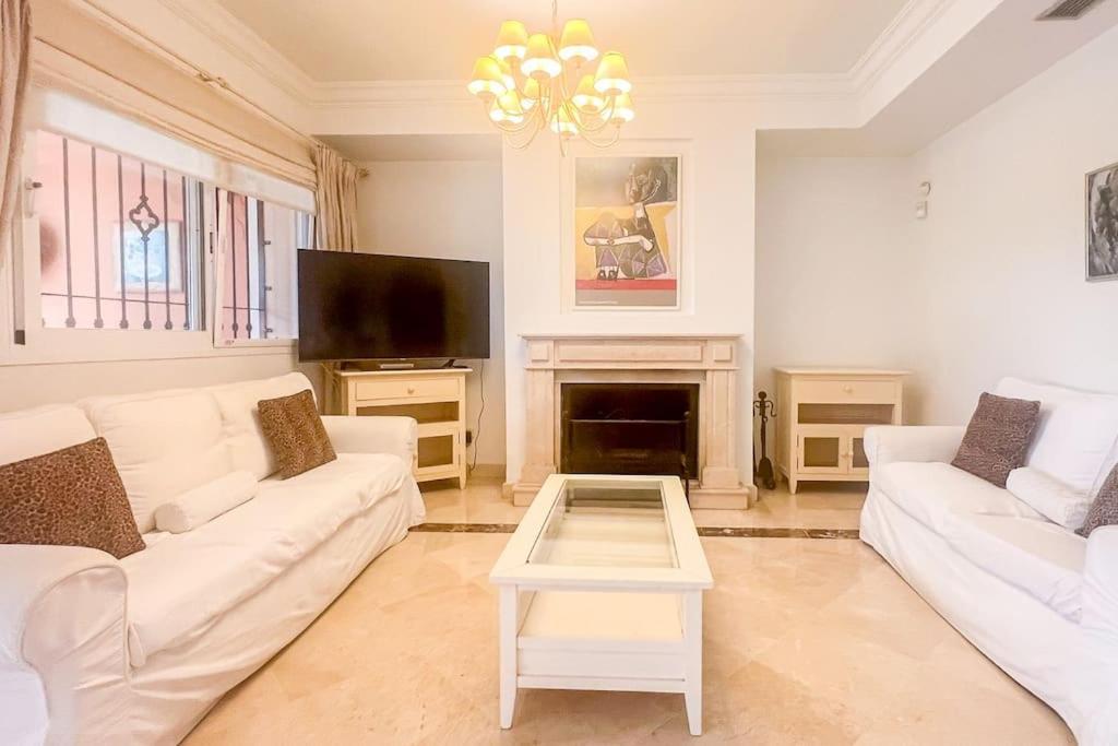 Oleholidays Adosado Alzambra Vasari Puerto Banus Holiday home